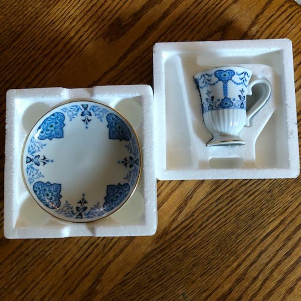 Avon European Tradition Cup & Saucer The Netherlands Collection Circa 1650 - Picture 5 of 12